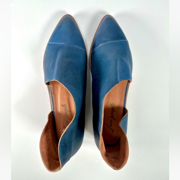 Free People Royale Flat Leather Cut Out Shoe in Indigo - Picture 3 of 16
